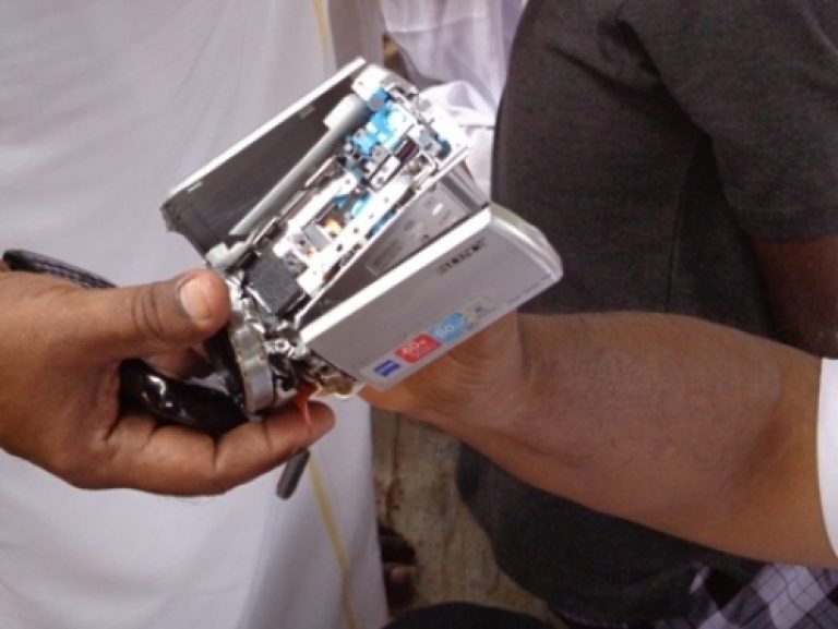 Military personals carried out attack against people engage in hunger strike at Waligamam North; Photo journalists assaulted