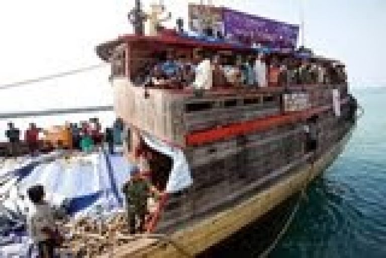 Sri Lankan navy officer accused of being key player in people-smuggling racket