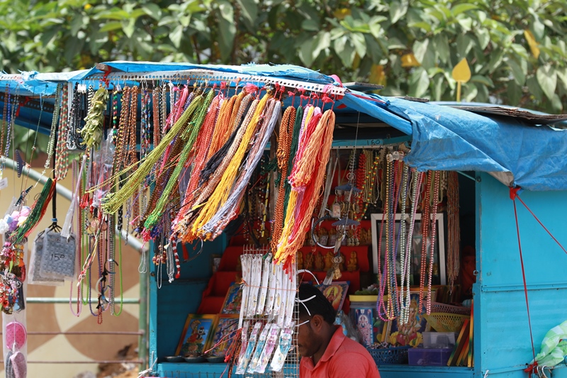 A  vender in Jaffna July 2015 : life remains same; © s.deshapriya