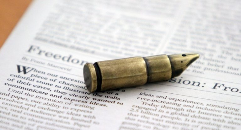 Sri Lanka: Political thugs harass one more journalist on duty.