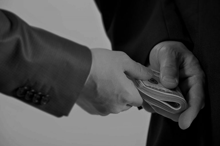 Sri Lanka: President  Sirisena’s chief of staff  arrested while taking bribe -Anti-graft body