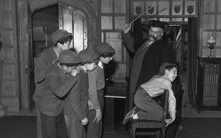 Sri Lanka Deputy Minister wants school children caned