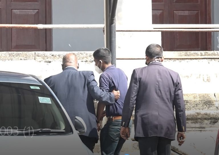 Sri Lanka: Photojournalist files complaint after being obstructed by former OIC