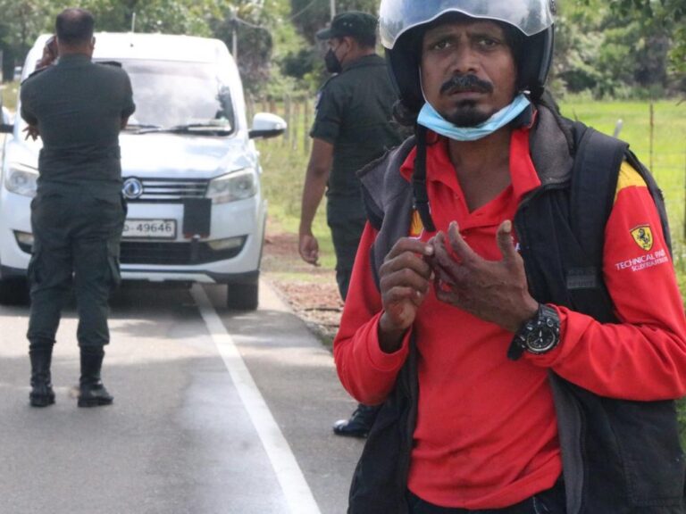 Sri Lankan soldiers apologise to attacked Tamil journalist after initially denying the assault