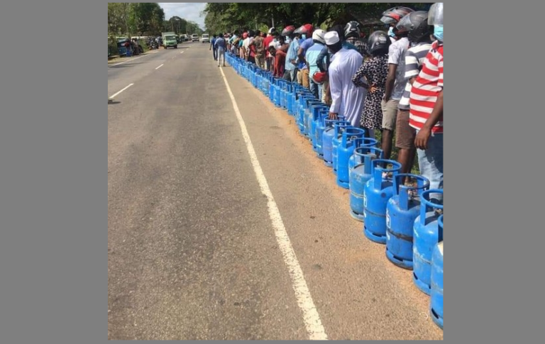 What is happening in Sri Lanka? Why does it not have money?