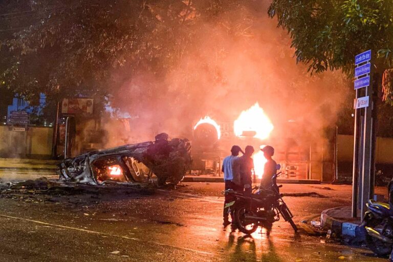 Sri Lanka crisis: Mahinda Rajapaksa resigns as violence escalates