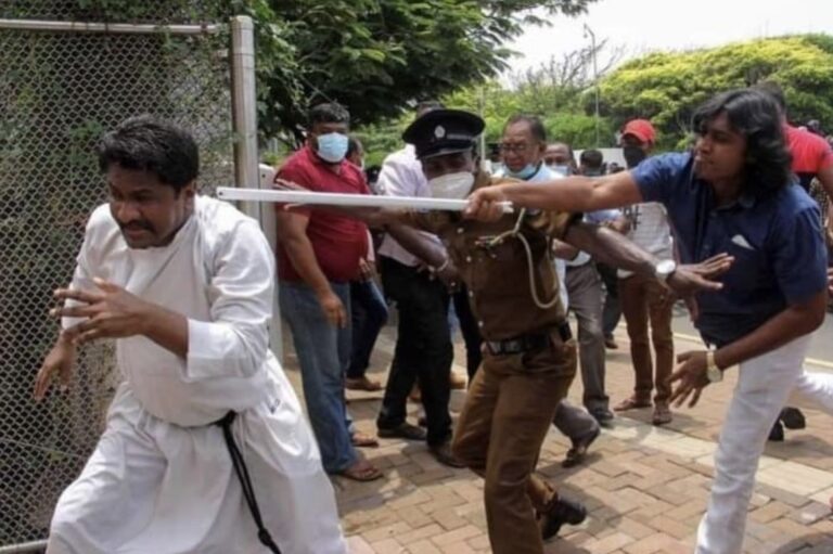 European Union condemns the attack against peaceful protestors & calls  to hold accountable the perpetrators of violence