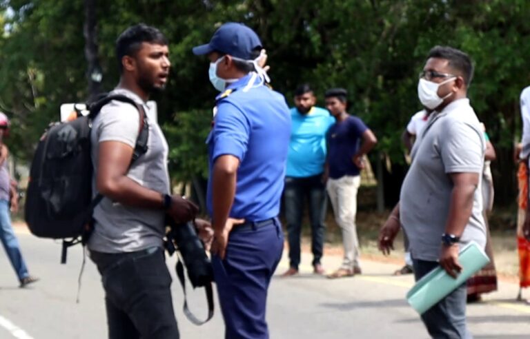 Attempts to grab the media ID of journalist Kumanan Kanapathipillai by Navy in threatening manner condemned