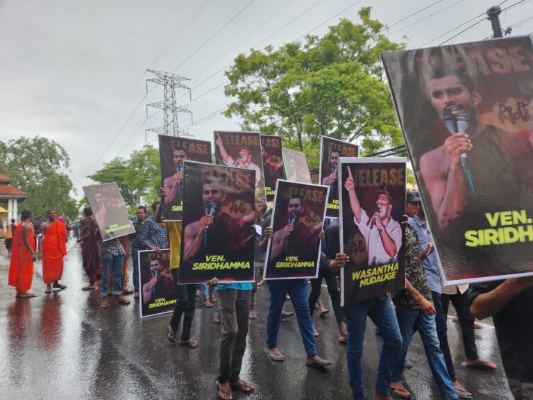 Sri Lanka police blocks protest march of Uni students
