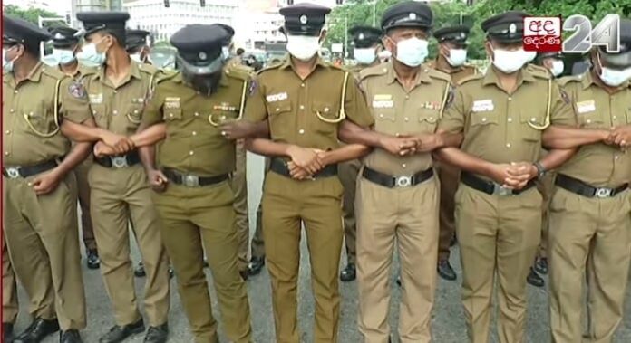 Police Human chain 279220192_3226590814297284_6295703127989443964_n