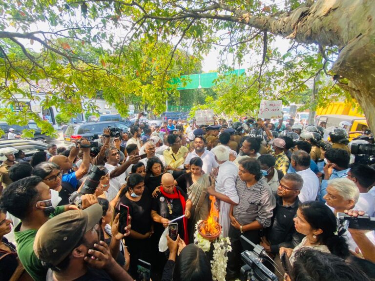 Abetted by police Sinhala extremist disrupt Mullivaikkal Memorial in Colombo