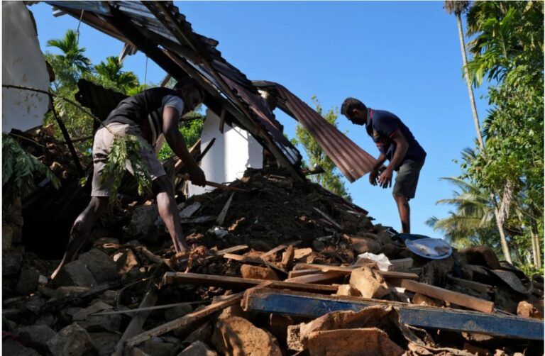 Sri Lanka : Grama Niladharis Withdraw from Compensation Duties Over Cyclone Ditva Damage Payments